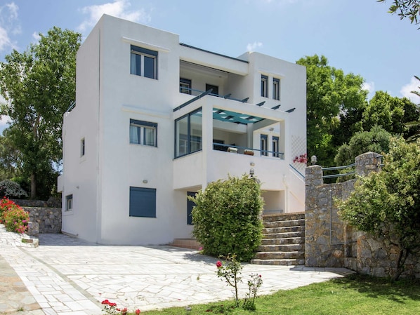 Villa | Exterior