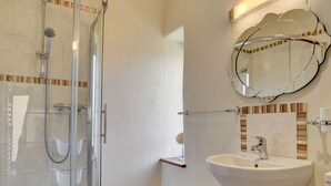 Appartamento | Bagno | Doccia, asciugamani