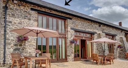 Charming Apartment in Bampton with Hot Tub