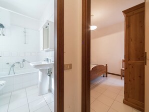 Bathroom - Villa Escape Near Orbetello Beach (Orbetello)