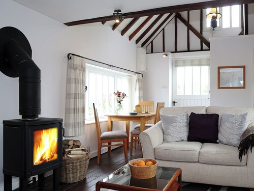 Snug, traditional and romantic perfect for that weekend getaway.