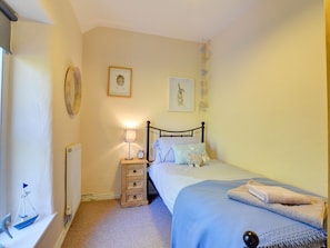4 camere, con arredamento individuale, lenzuola