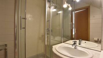 Apartment | Bathroom | Shower