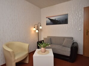 Apartment | Living room - Homely Apartment in Kühlungsborn With Garden (Kuehlungsborn)