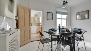 Dining - Bright Holiday Home in Broadstairs With Garden (Broadstairs)