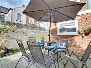 Balcony - Bright Holiday Home in Broadstairs With Garden (Broadstairs)
