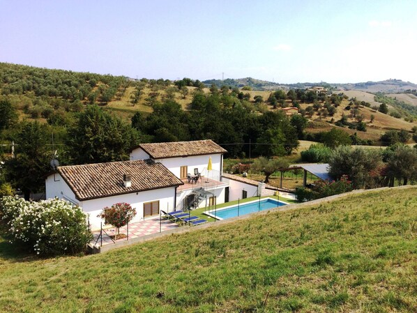 Exterior - Holiday Home Picciano Near Medieval Towns (Picciano)