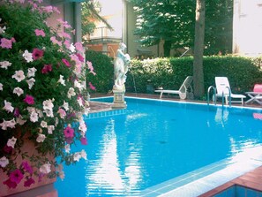 House | Pool