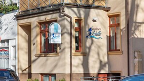 Exterior - Bubbly Apartment in Warnemünde near Beach (Rostock)
