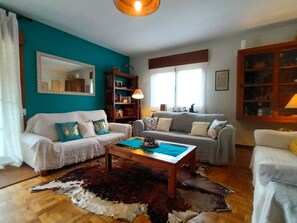 TV, fireplace, DVD player, ping pong