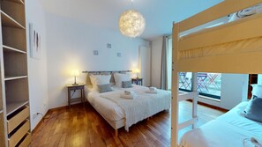 4 bedrooms, in-room safe, desk, iron/ironing board