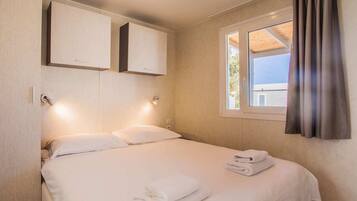 Mobile Home | 2 bedrooms, individually furnished, bed sheets