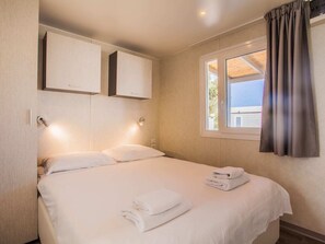 Mobile Home | 2 bedrooms, individually furnished, bed sheets