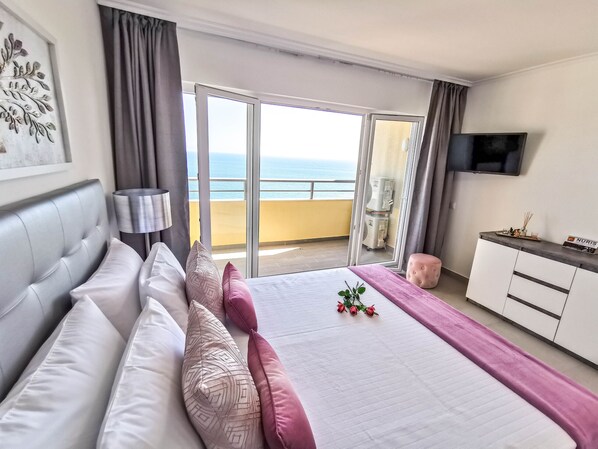 Tabla de planchar con plancha, wifi gratis y ropa de cama 