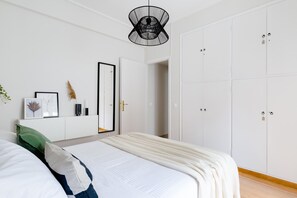 1 habitación, tabla de planchar con plancha, wifi gratis y ropa de cama 