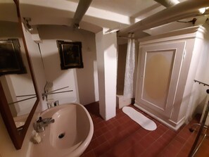 Apartment | Bathroom | Shower