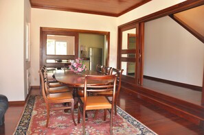 Villa | Dining