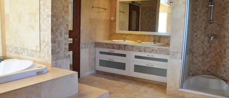 Villa | Bathroom | Shower