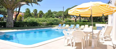 Vila | Piscina | Piscina interna, piscina externa