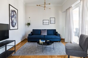 Smart TV, Netflix, books, streaming services