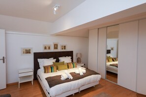 3 bedrooms, desk, iron/ironing board, travel cot