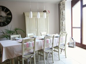 Cottage | Dining