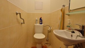 Apartment | Bathroom