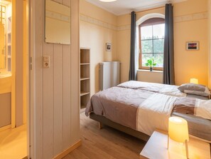 House | 9 bedrooms, bed sheets - Former Hotel with Swimming Pool, Hot Tub, Sauna for Family Groups (Malmedy)