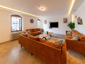 House | Living area - Former Hotel with Swimming Pool, Hot Tub, Sauna for Family Groups (Malmedy)