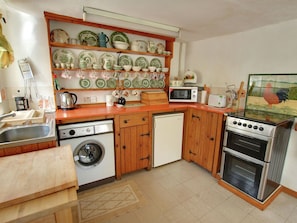 Cottage | Private kitchen | Fridge, microwave, oven - The old Coach House of This Dairy Farm was Converted Into a Lovely Cottage (Chippenham)