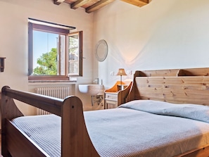 House | 2 bedrooms, bed sheets - Holiday Home in Ca' De' Grimaldi With Garden (Castellarano)