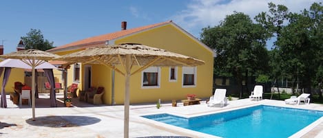 House | Pool