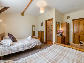 2 bedrooms, WiFi (free), bed sheets
