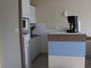 Fridge, microwave, stovetop, dishwasher - Family home in Belle Dune, near beach and golf (Fort-Mahon-Plage)
