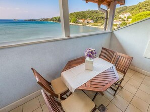 Outdoor dining - Apartment Mare 9 by Interhome (Rab/Kampor)