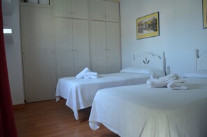 4 Schlafzimmer, Bügeleisen/Bügelbrett, kostenloses WLAN, Bettwäsche