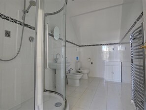 Vòi sen/bồn tắm kết hợp, khăn tắm 