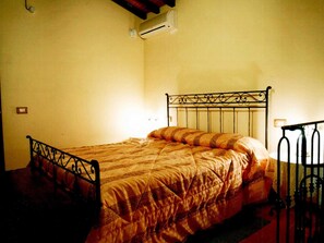 Cottage | 2 bedrooms, individually furnished