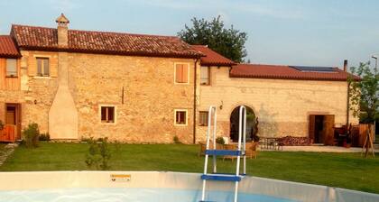 Renovated, Spacious and Cosy Countryside House. Wi-fi, Garden and Swimming Pool