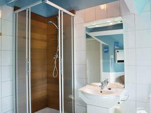 House | Bathroom | Shower - Holiday Home in Moutouyet With Pool & Sauna (Stoumont)