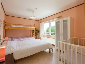 9 chambres, ameublement personnalisé, draps fournis