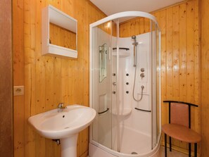 Mökki | Kylpyhuone | Suihku