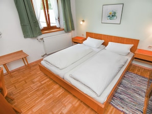 Apartment | 2 bedrooms, individually furnished, bed sheets