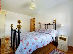 3 bedrooms, individually furnished, bed sheets - Tasteful Holiday Home in East Rudham With Garden (King's Lynn)
