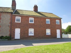 Exterior - Tasteful Holiday Home in East Rudham With Garden (King's Lynn)