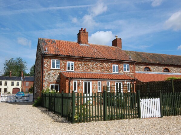 Exterior - Tasteful Holiday Home in East Rudham With Garden (King's Lynn)