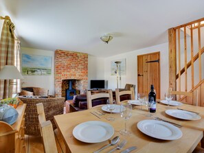 Dining - Tasteful Holiday Home in East Rudham With Garden (King's Lynn)