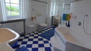 Bathroom - Luxurious Holiday Home in Tannesberg With Garden (Tannesberg)