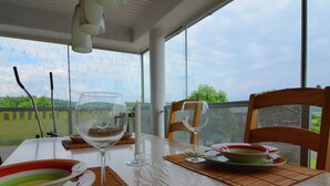 Dining - Luxurious Holiday Home in Tannesberg With Garden (Tannesberg)