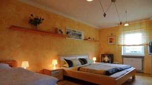 2 bedrooms, iron/ironing board, travel cot, individually furnished - Luxurious Holiday Home in Tannesberg With Garden (Tannesberg)
